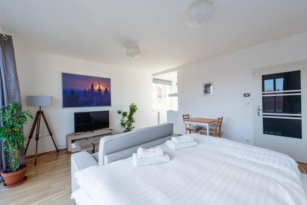 Sunny Safron Apartment Prague Luaran gambar