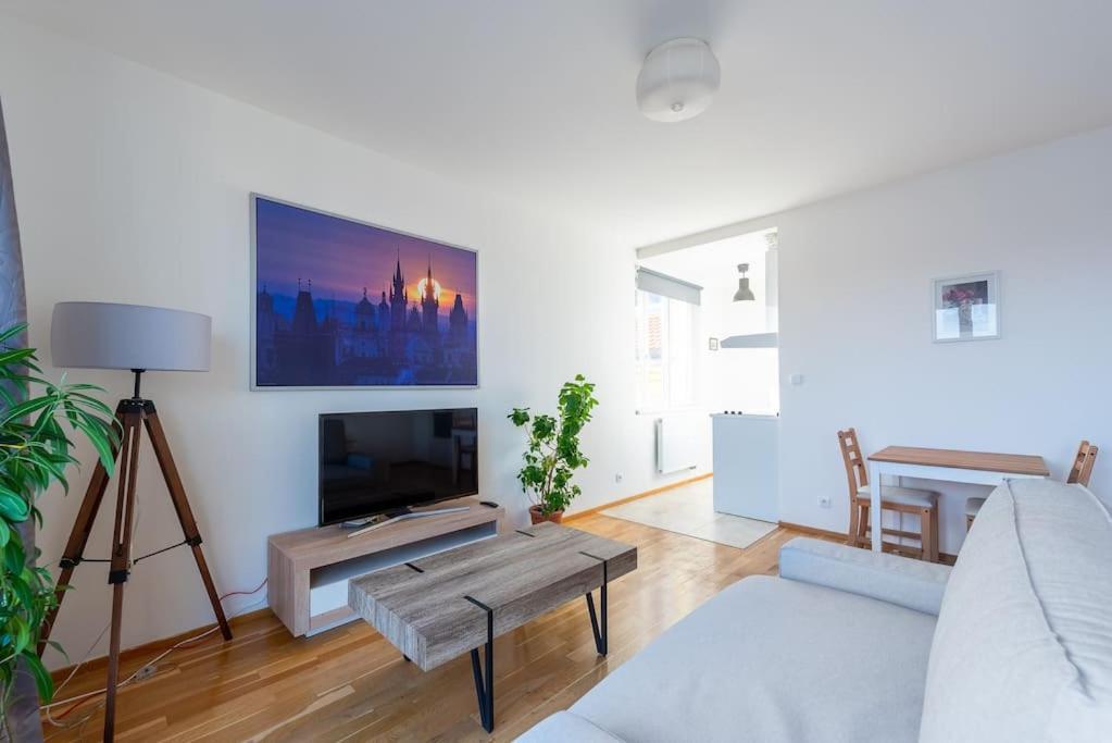 Sunny Safron Apartment Prague Luaran gambar